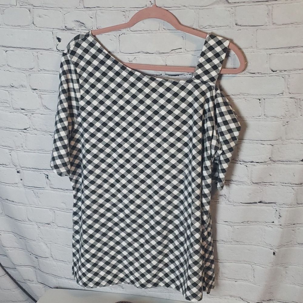 Isaac Mizrahi Black and White Top‎